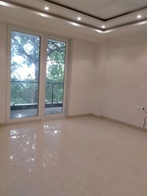 Room in 3 BHK Builder Floor at Sector 43 – for Rent