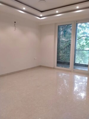 Room in 3 BHK Builder Floor at Sector 43 – for Rent