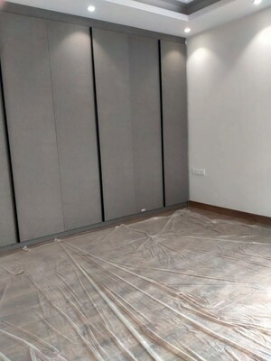 Room in 3 BHK Builder Floor at Sector 43 – for Rent