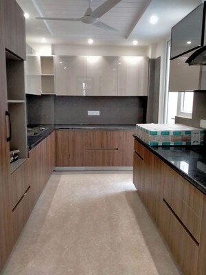 Kitchen in 3 BHK Builder Floor at Sector 43 – for Rent