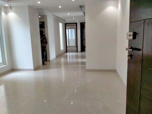 Room in 3 BHK Builder Floor at Sector 43 – for Rent