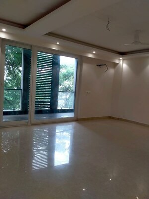 Room in 3 BHK Builder Floor at Sector 43 – for Rent