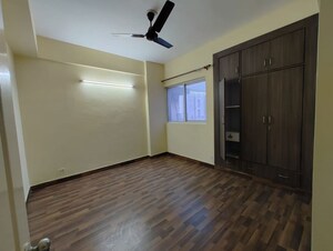 Room in 2 BHK Apartment at Paras Tierea, Sector 137 – for Sale