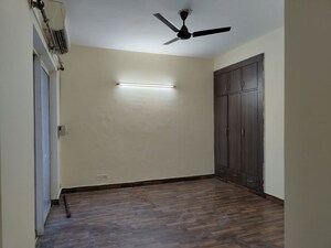Room in 2 BHK Apartment at Paras Tierea, Sector 137 – for Sale