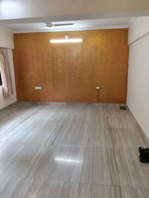 Room in 2 BHK Apartment at Mulund East – for Rent