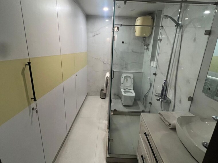 Bathroom, greater kailash i 4 Bedroom 300 Sq.Yd. Builder Floor In Greater Kailash I Delhi 10689468