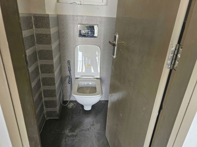 Bathroom, sector 21 2 Bedroom 1200 Sq.Ft. Builder Floor In Sector 21 Gurgaon 10689473