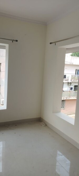 Room in 4 BHK Builder Floor at Sarita Vihar – for Rent