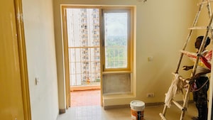 Room in 3.5 BHK Apartment at Shiv Sai Ozone Park, Sector 86 – for Rent