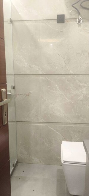 Room in 3 BHK Builder Floor at Sector 21 – for Rent