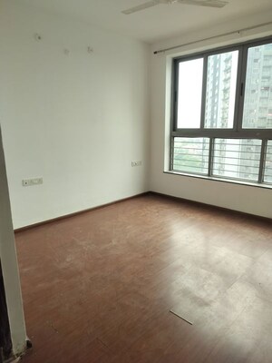 Room in 3 BHK Apartment at Amanora Future Towers, Hadapsar – for Sale