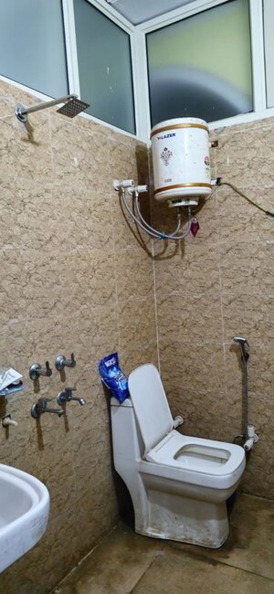 Furnished Amenities in 3 BHK Builder Floor at Alpha Ii Greater Noida – for Rent