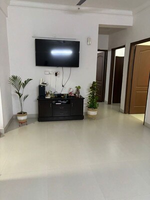 Room in 2.5 BHK Apartment at Supertech Cape Town, Sector 74 – for Rent