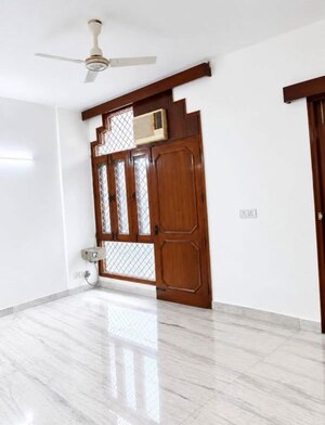 Room in 3 BHK Builder Floor at Pamposh Enclave – for Rent