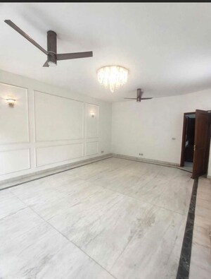 Room in 3 BHK Builder Floor at Pamposh Enclave – for Rent