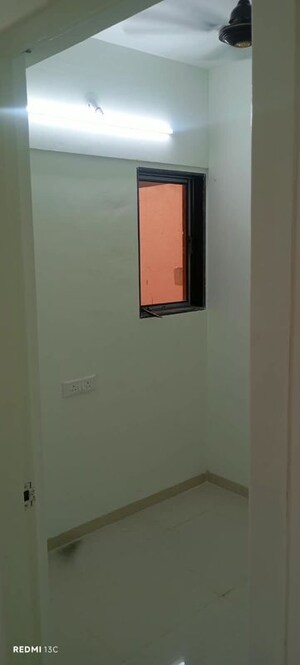 Room in 2.5 BHK Apartment at Siddharth Nagar CHS Goregaon, Goregaon West – for Rent