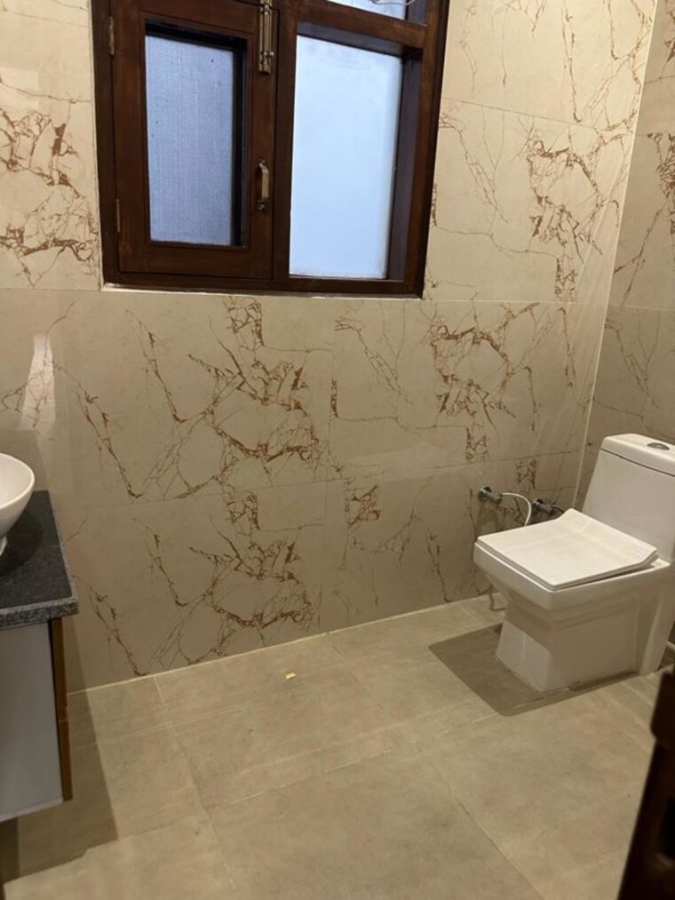 Bathroom, nabha 6 Bedroom 2200 Sq.Ft. Independent House In Nabha Zirakpur 10689593