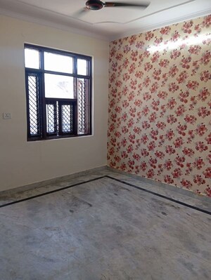 Room in 2 BHK Builder Floor at Dwarka Mor – for Sale