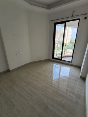 Room in 2 BHK Apartment at Je and Vee Vrindavan, Malad East – for Rent