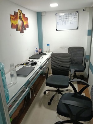  Office Space For Rent in Express Zone, Malad East