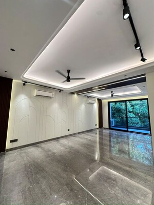 Room in 4 BHK Builder Floor at East Of Kailash – for Sale