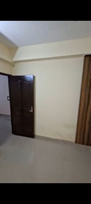 Room in 2 BHK Apartment at Milan Earth, Raj Nagar Extension – for Rent