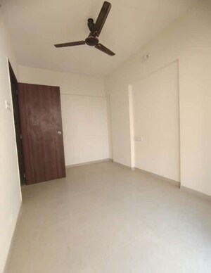 Room in 1 BHK Apartment at Nair Wadi – for Rent