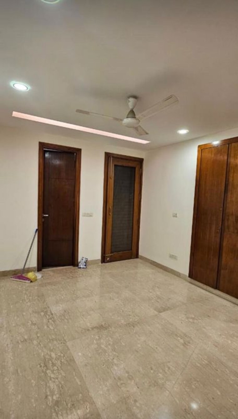 Room, sarvapriya vihar 3 Bedroom 2050 Sq.Ft. Builder Floor In Sarvapriya Vihar Delhi 10689774