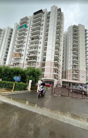  Shop For Sale in Suncity Avenue 76, Sector 76