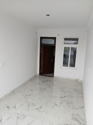Room in 2 BHK Independent House at Gomti Nagar – for Rent
