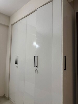 Building Lobby in 3.5 BHK Builder Floor at Smart World Gems, Sector 89 – for Sale