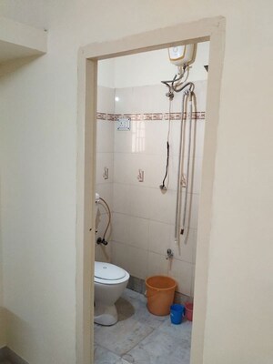 Bathroom in 3 BHK Apartment at Dum Dum Park – for Rent