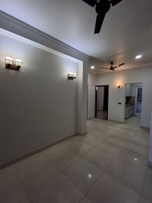 Room in 3 BHK Builder Floor at Central Park Flower Valley, Sohna Sector 33 – for Rent