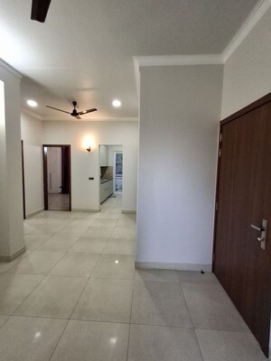 Room in 3 BHK Builder Floor at Central Park Flower Valley, Sohna Sector 33 – for Rent