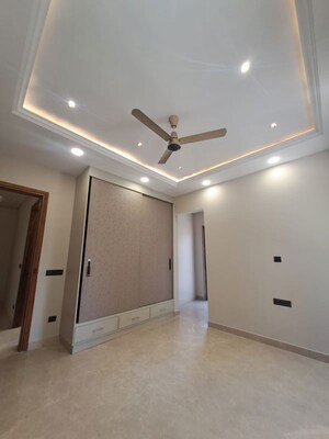 Room in 3 BHK Builder Floor at Sushant Lok I – for Rent