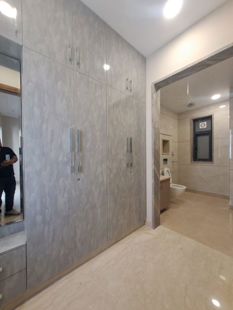 Room, sushant lok i 3 Bedroom 215 Sq.Yd. Builder Floor In Sushant Lok I Gurgaon 10689822