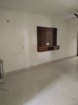 Room in 2 BHK Apartment at Signature Global The Roselia, Sector 95a – for Rent