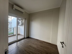 Room in 3 BHK Builder Floor at Central Park Flower Valley, Sohna Sector 33 – for Rent