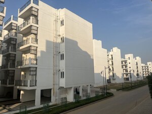 3 BHK Builder Floor – Exterior View View at Central Park Flower Valley, Sohna Sector 33 - for Rent