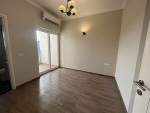 Room in 3 BHK Builder Floor at Central Park Flower Valley, Sohna Sector 33 – for Rent