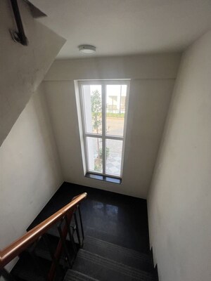 Room in 3 BHK Builder Floor at Central Park Flower Valley, Sohna Sector 33 – for Rent
