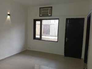 Room in 3 BHK Builder Floor at Ardee City, Sector 52 – for Rent