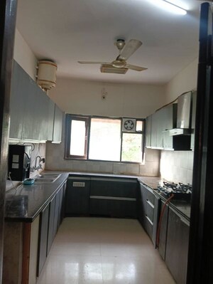 Kitchen in 3 BHK Builder Floor at Ardee City, Sector 52 – for Rent