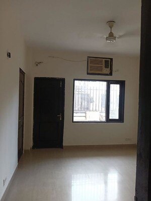 Room in 3 BHK Builder Floor at Ardee City, Sector 52 – for Rent