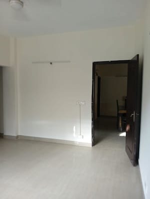 Room in 3 BHK Builder Floor at Ardee City, Sector 52 – for Rent