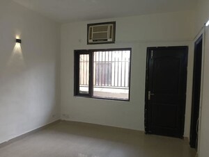 Room in 3 BHK Builder Floor at Ardee City, Sector 52 – for Rent
