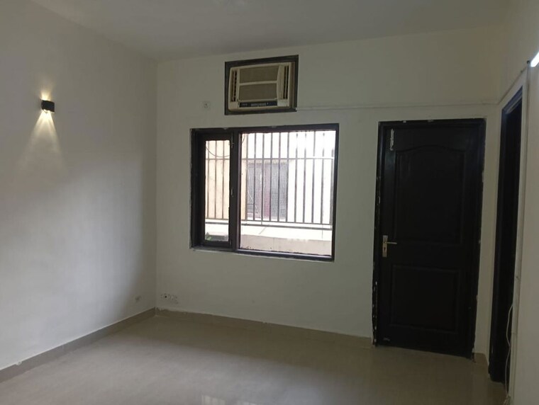 Room, ardee-city 3 Bedroom 215 Sq.Yd. Builder Floor In Sector 52 Gurgaon 10689851