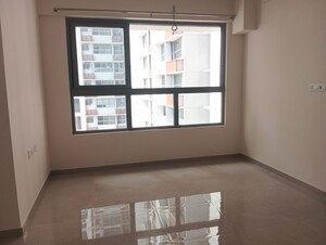 Room in 1 BHK Apartment at Piramal Vaikunth, Balkum Pada – for Rent