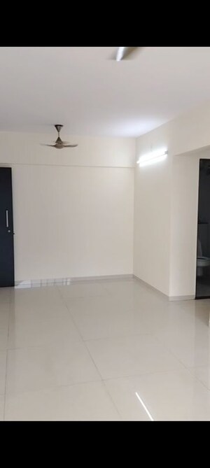 Room in 2 BHK Apartment at Godrej Central, Chembur – for Rent