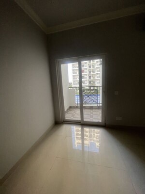 Room in 3 BHK Apartment at Central Park Flower Valley Aqua Front Towers, Sohna Sector 33 – for Rent